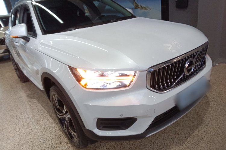 沃尔沃XC40 2022款 T4 四驱智远豪华版车身外观3