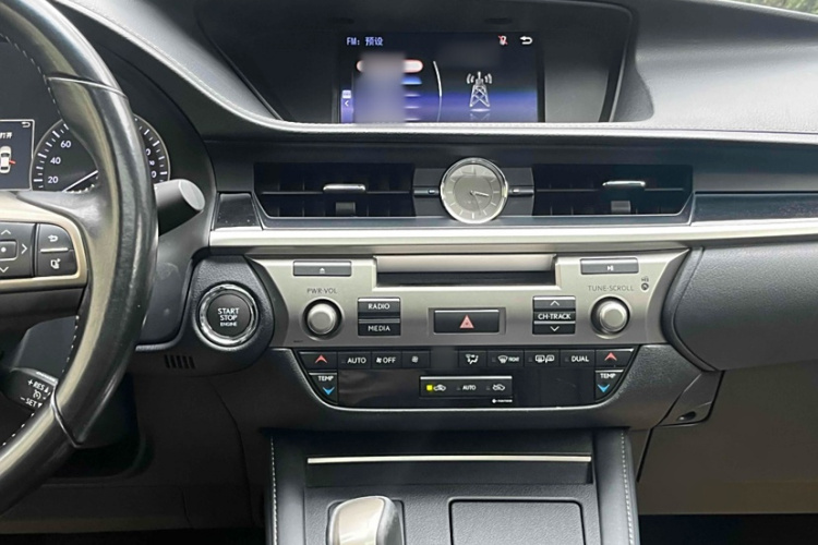 雷克萨斯ES 2015款 200 精英版中控内饰7003