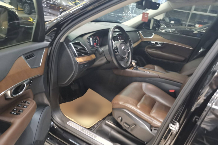 沃尔沃XC90 2020款 改款 T6 智逸豪华版 7座中控内饰7003