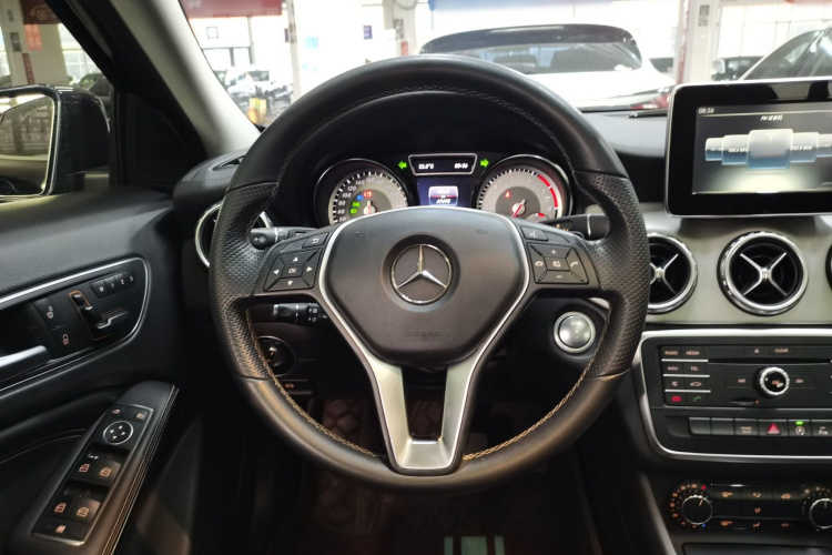 奔驰GLA 2016款 GLA 200 时尚型中控内饰13