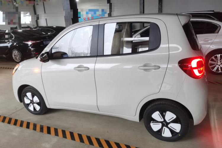 五菱汽车 宏光MINIEV 2025款 四门版 进阶款车身外观4