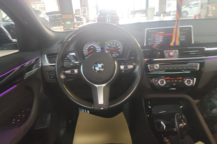 宝马X2 2020款 sDrive25i 领先型M运动套装中控内饰13