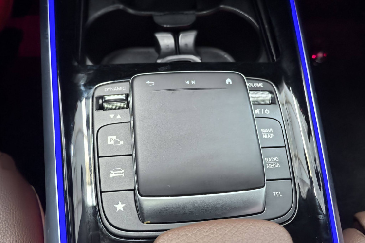 奔驰GLB 2021款 GLB 200 动感型中控内饰7007