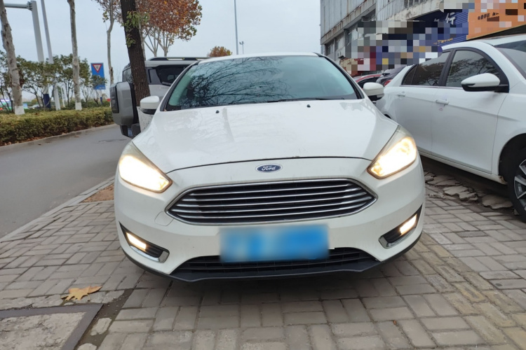 福特 福克斯 2017款 三厢 1.6L 自动风尚型智行版车身外观2