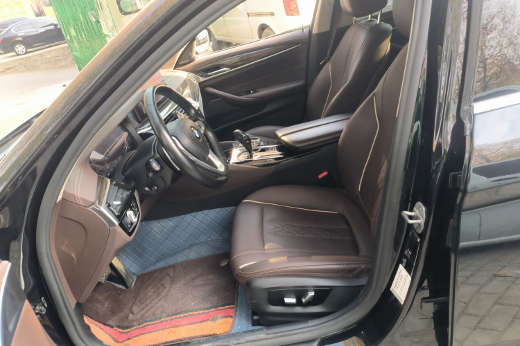 宝马5系 2022款 改款 530Li 领先型 豪华套装中控内饰19