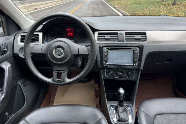 大众 桑塔纳 2015款 1.6L 自动舒适版中控内饰7001