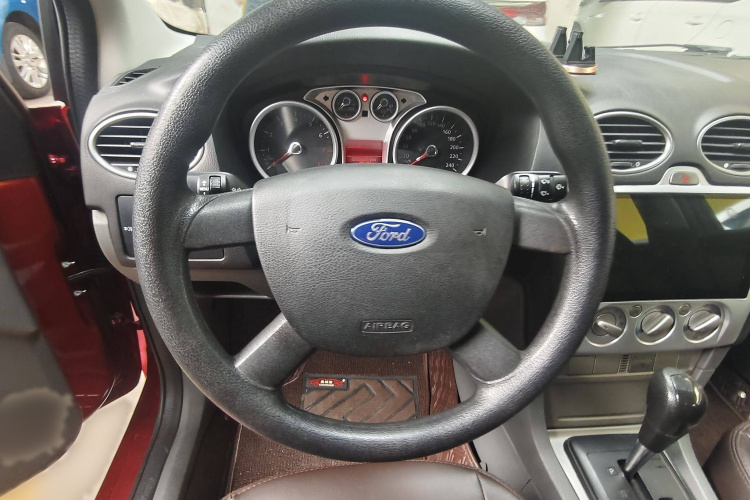 福特 福克斯 2013款 两厢经典 1.8L 自动基本型中控内饰7001