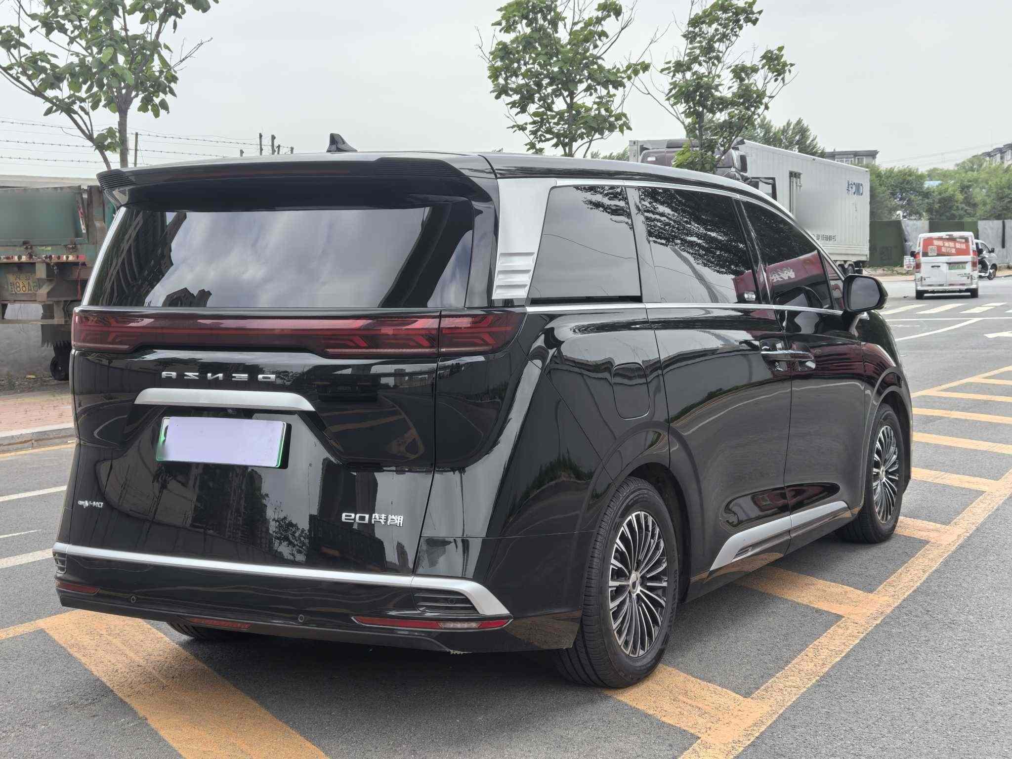 腾势D9 2022款 DM-i 970 四驱尊荣型(4)