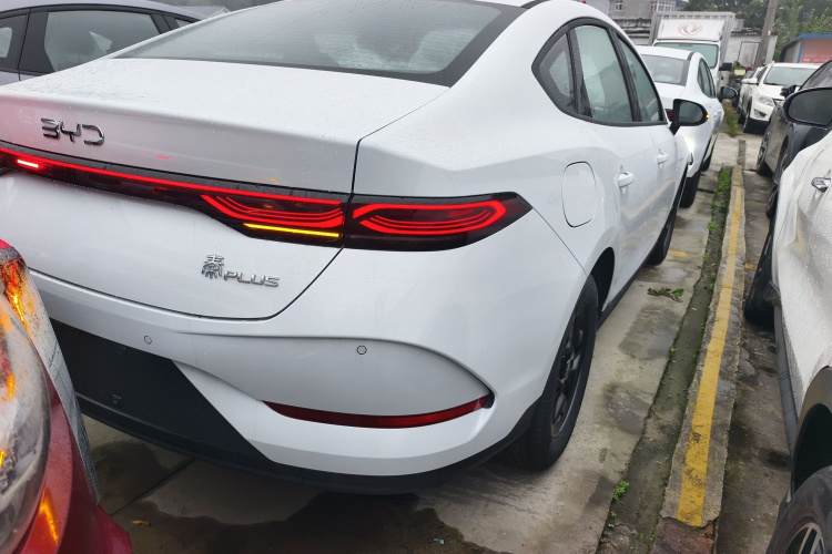 比亚迪 秦PLUS 2025款 DM-i 智驾版 55KM领先型车身外观9