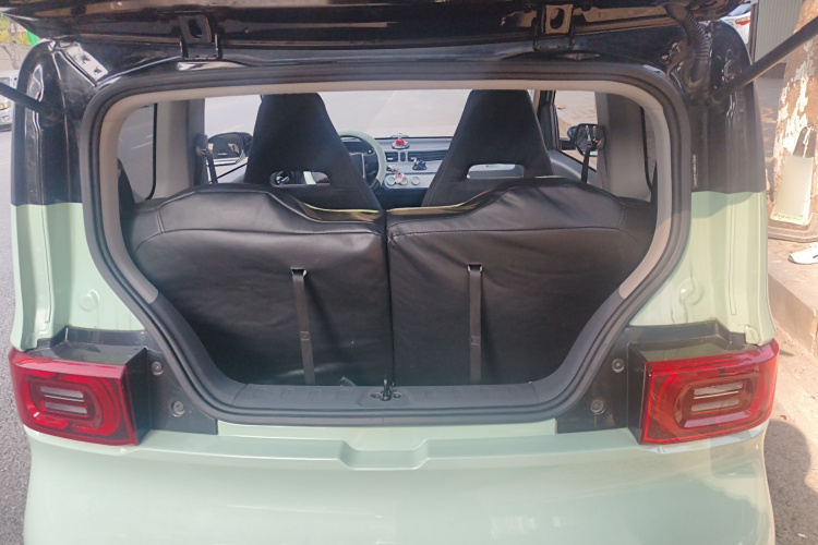 五菱汽车 宏光MINIEV 2021款 马卡龙夹心款 120km 磷酸铁锂机舱底盘23