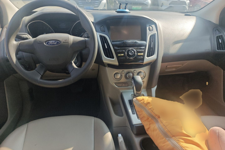 福特 福克斯 2012款 三厢 1.6L 自动舒适型中控内饰7002