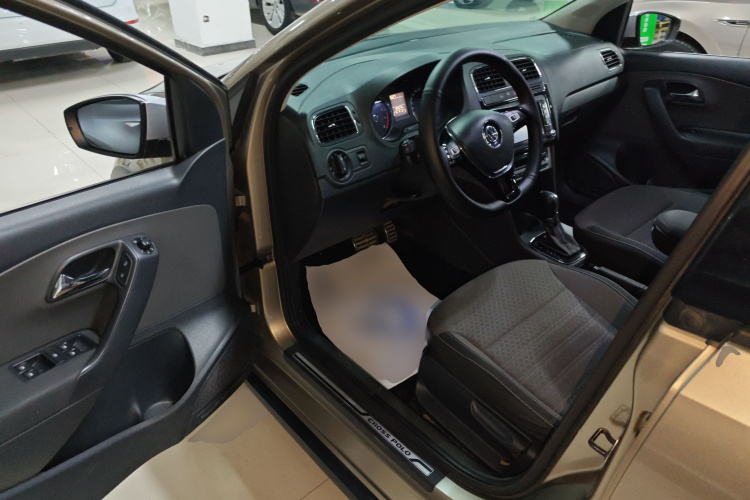 大众 2016款 1.6L Cross Polo 自动中控内饰20