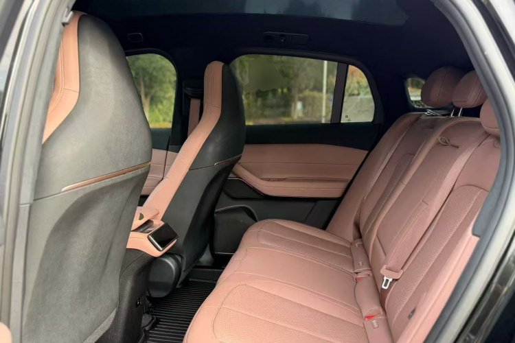 蔚来EC6 2024款 75kWh中控内饰21