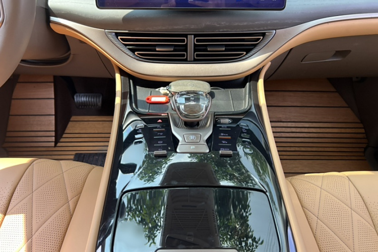 腾势D9 2022款 DM-i 970 四驱旗舰型局部细节18