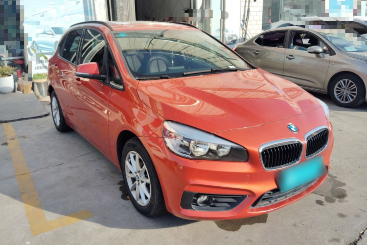 宝马2系旅行车 2016款 218i 时尚型车身外观3