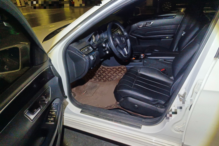 奔驰E级 2015款 E 260 L 运动型中控内饰20