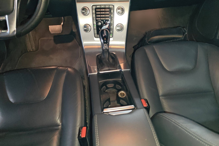 沃尔沃S60 2019款 S60L 改款 T5 智进进阶版局部细节18