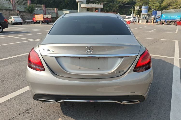 奔驰C级 2019款 C 180 L 时尚型运动版车身外观6