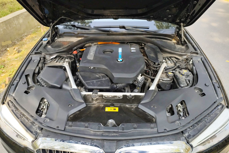 宝马5系新能源 2020款 里程升级版 530Le 豪华套装机舱底盘24