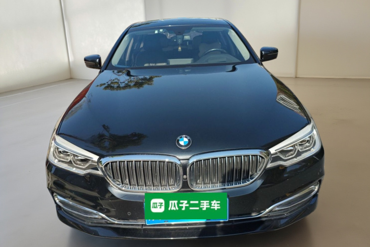 宝马5系 2019款 改款 530Li 尊享型 豪华套装车身外观2