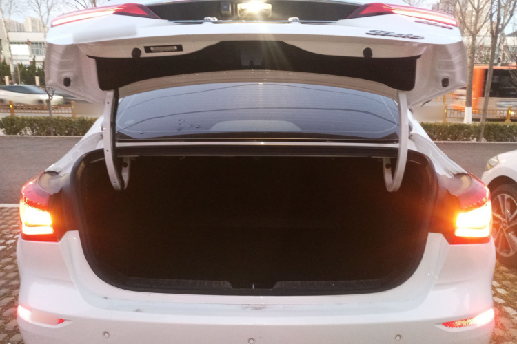 长安 逸动 2018款 1.6L GDI 手动时尚型局部细节23