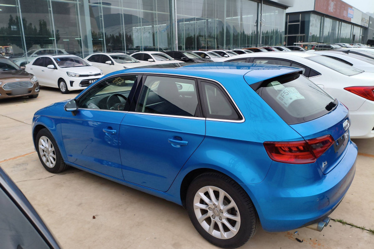 奥迪A3 2015款 Sportback 35 TFSI 百万纪念智领型车身外观4