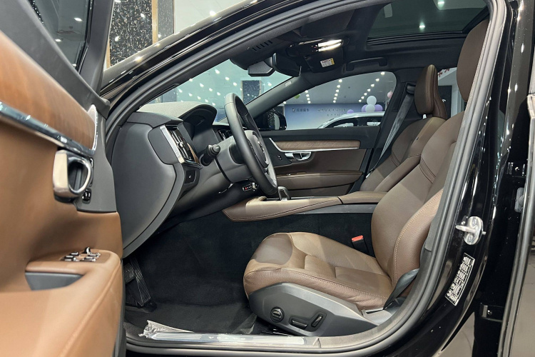 沃尔沃S90 2025款 B5 智逸豪华版中控内饰7003