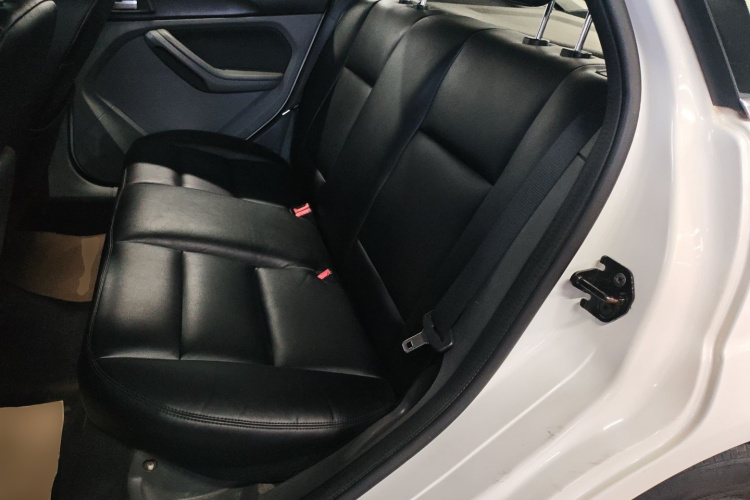 福特 福克斯 2013款 两厢经典 1.8L 手动百万纪念版中控内饰21