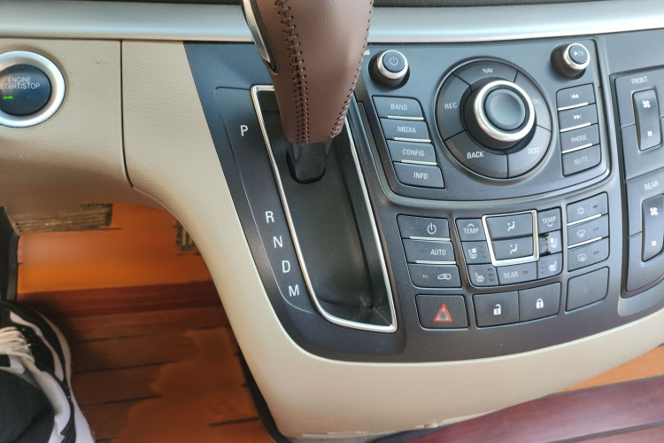 别克GL8 2014款 3.0L XT豪华商务旗舰版局部细节18