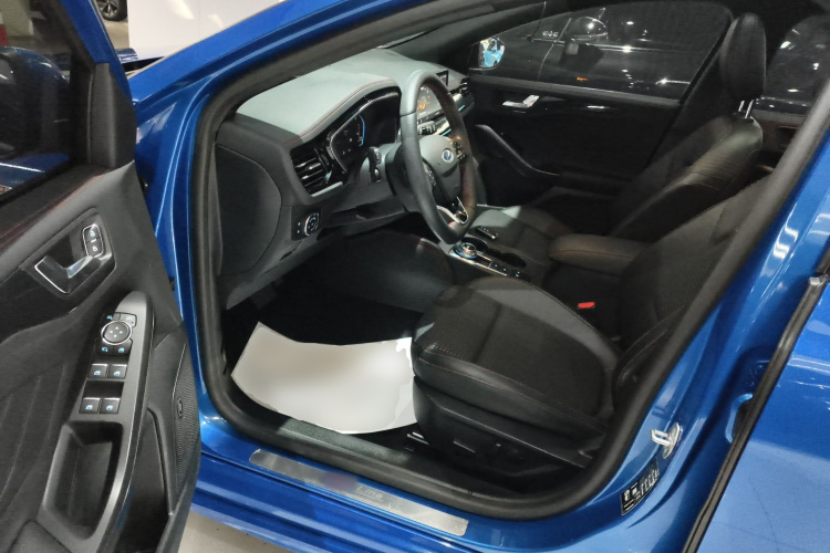 福特 福克斯 2021款 两厢 EcoBoost 180 自动ST Line中控内饰7003