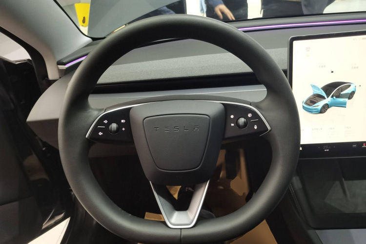 特斯拉 Model 3 2023款 后轮驱动版中控内饰13