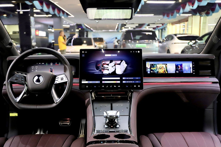 腾势Z9GT 2024款 1100四驱Max首发版中控内饰7004