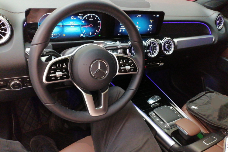 奔驰GLB 2023款 GLB 220 动感型中控内饰12