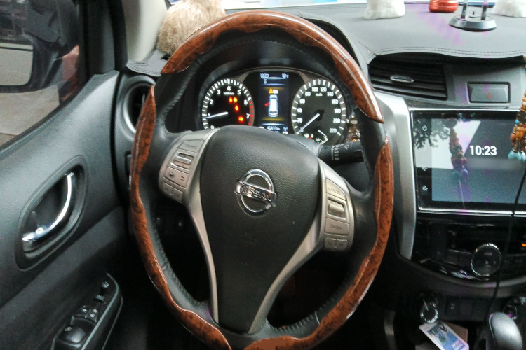 日产 途达 2020款 2.5L XV 4WD 自动四驱旗舰版中控内饰13