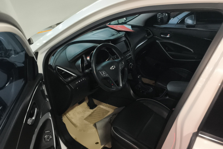 现代 胜达 2017款 2.4L 自动两驱智能型 5座中控内饰7003