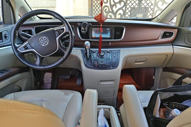 别克GL8 2014款 3.0L GT豪华商务豪雅版中控内饰7002