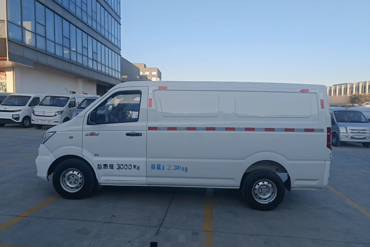 东风御风 御风EM26 2023款 标准版 41.472kWh 河南锂动车身外观6006