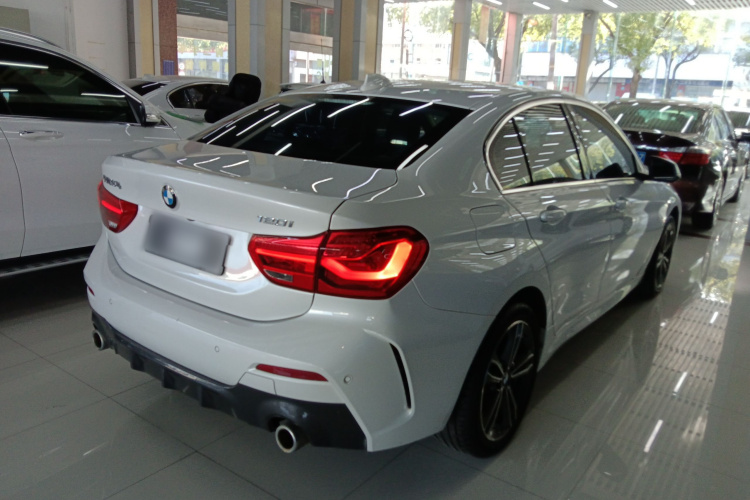 宝马1系 2022款 120i M运动版车身外观6005