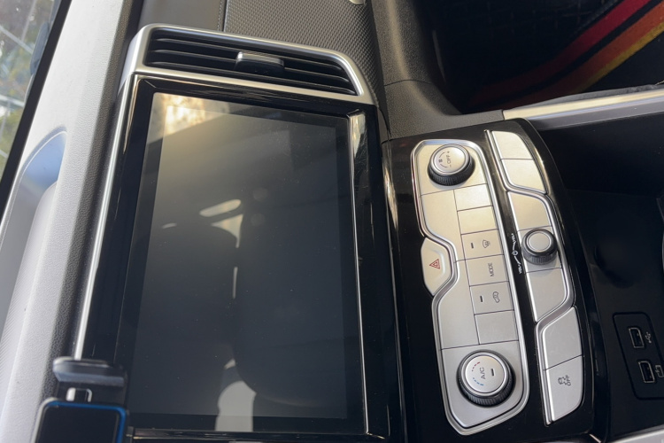 长城 炮 2021款 2.0T商用版自动柴油四驱精英型长箱GW4D20M中控内饰7005