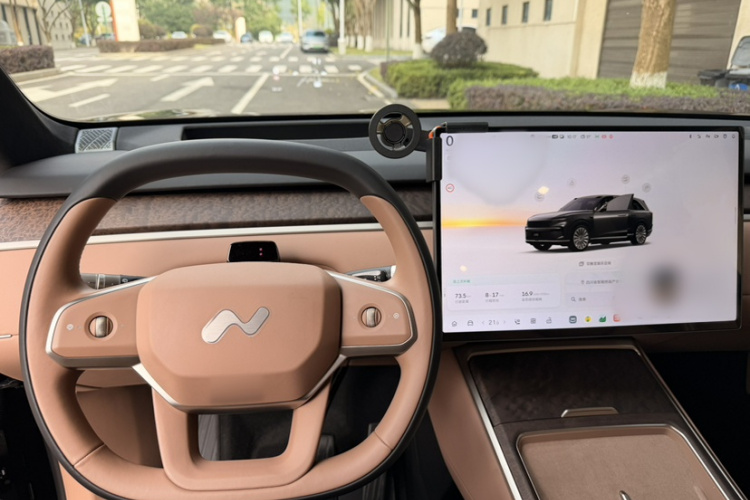 乐道L90 2025款 Max 六座版中控内饰7007