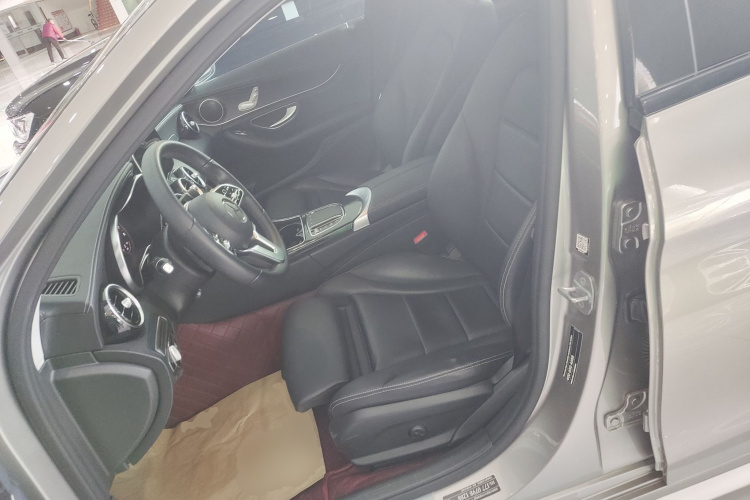 奔驰C级 2019款 C 180 L 时尚型运动版中控内饰19