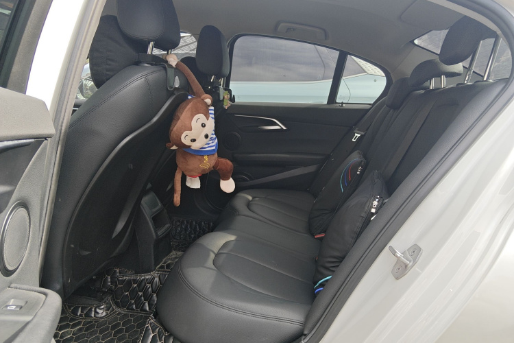 宝马1系 2020款 120i 时尚型中控内饰21