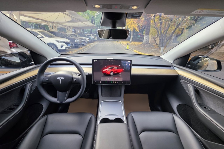 特斯拉 Model Y 2022款 改款 后轮驱动版中控内饰7003