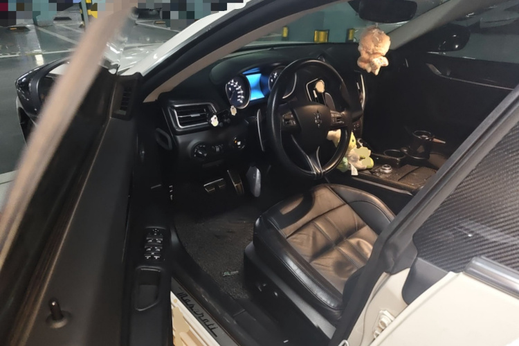 玛莎拉蒂 Ghibli 2018款 3.0T 运动版中控内饰20