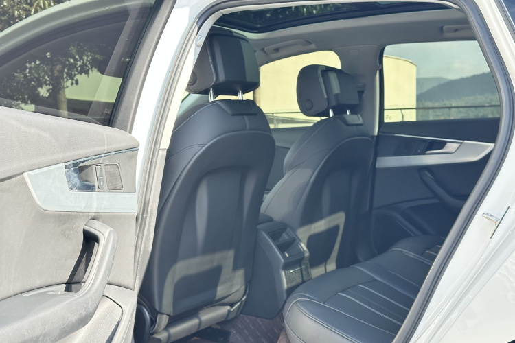 奥迪A4L 2023款 40 TFSI 时尚动感型中控内饰7003