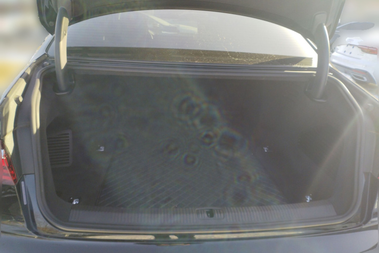 奥迪A8 2024款 A8L 50 TFSI quattro 臻选型中控内饰23