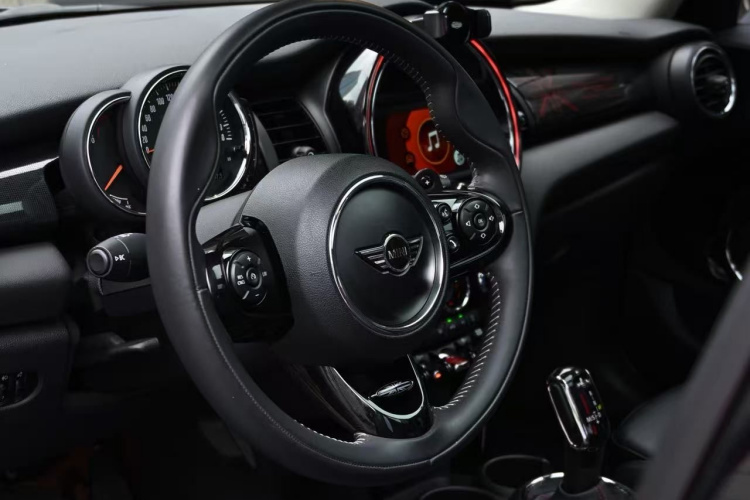 MINI 2018款 2.0T COOPER S 艺术家 五门版中控内饰7005