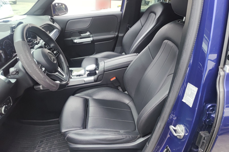 奔驰GLB 2020款 GLB 200 动感型中控内饰19