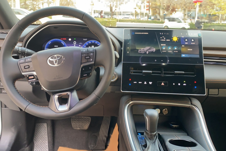 丰田 亚洲龙 2024款 双擎 2.5L XLE尊贵版中控内饰7003