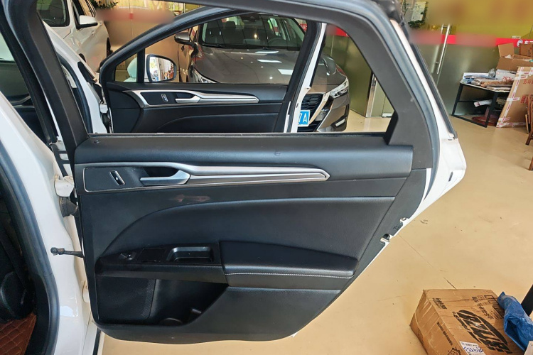 福特 蒙迪欧 2017款 EcoBoost 180 时尚型中控内饰7006